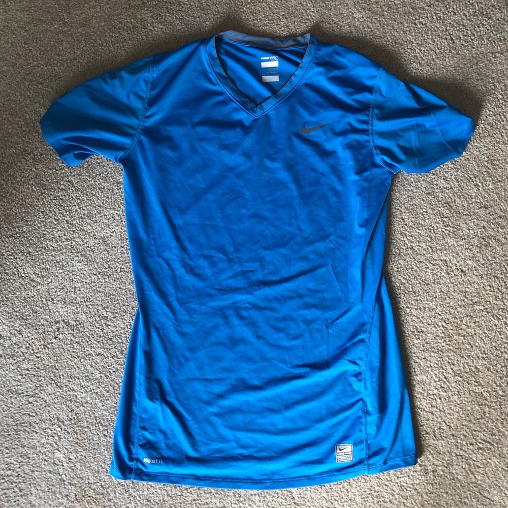 Nike Pro Women’s fitted shirt - Large